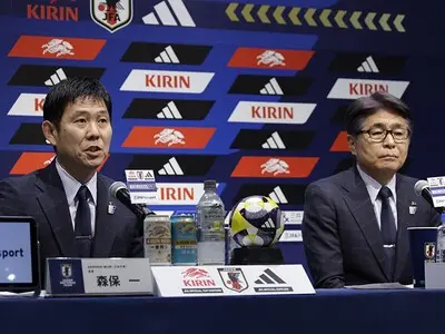 Ｗ杯アジア最終予選のメンバーを発表する森保一日本代表監督（左） photo by Fujita Masato