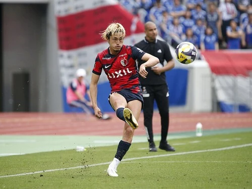 首位・鹿島アントラーズの攻撃を牽引する鈴木優磨だが、日本代表には縁がない photo by Yamazoe Toshio