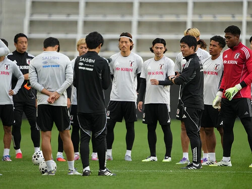 アメリカ戦を前に練習で選手たちに指示を与える森保一日本代表監督　photo by Kazuhito Yamada/Kaz Photography