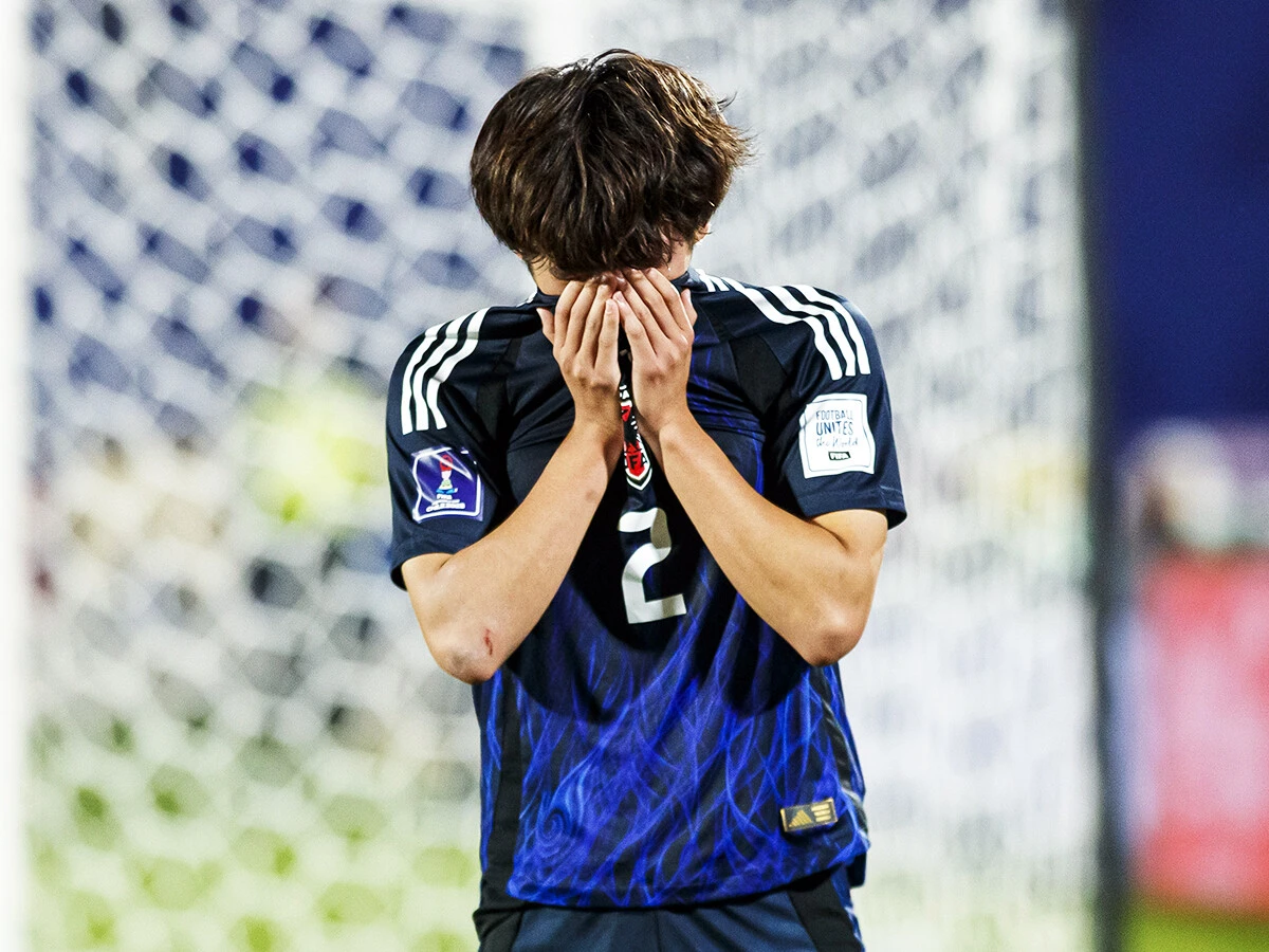 悔やみきれないハンドで涙を流す梅木怜　photo by Getty Images