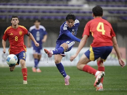 SBSカップでＵ－18の日本とスペインが対戦した　photo by Fujita Masato