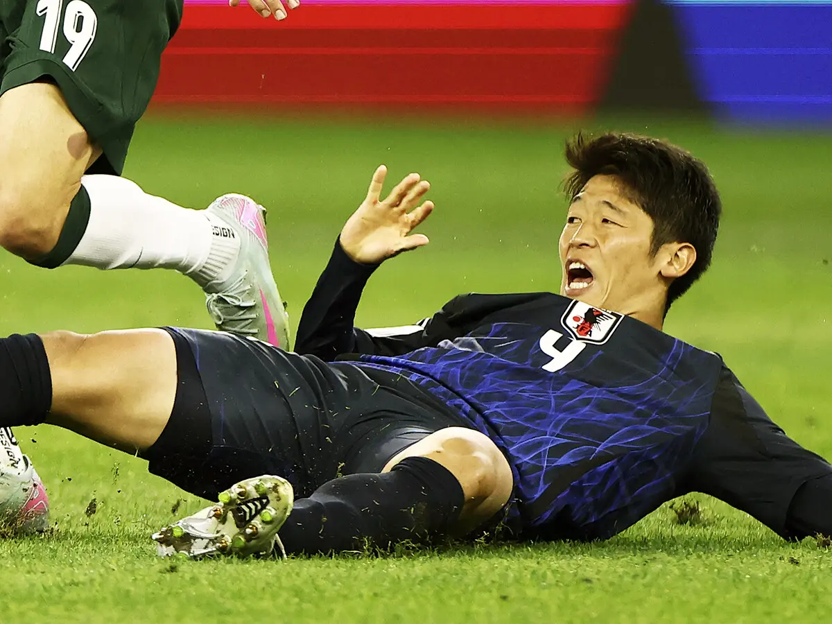 サッカー日本代表はなぜゴールを奪えなかったのか　佐藤寿人「守備ブロックを動かす作業は９番の仕事ではない」
