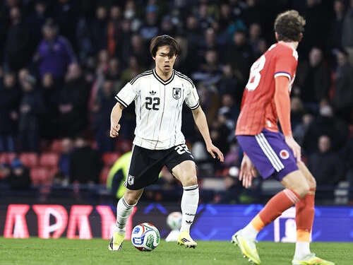 代表デビュー戦で自らの存在を大いにアピールした塩貝健人　photo by Mutsu Kawamori／MUTSUFOTOGRAFIA