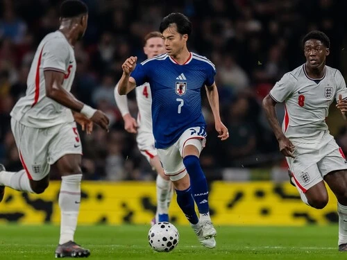 スコットランド戦、イングランド戦で、シャドーのポジションで活躍した三笘薫　photo by Miki Sano