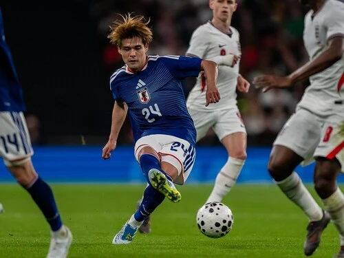 イングランド戦でもボール奪取力を見せた佐野海舟　photo by Miki Sano