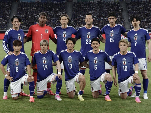 アイスランド戦に先発した日本代表のイレブン photo by Fujita Masato