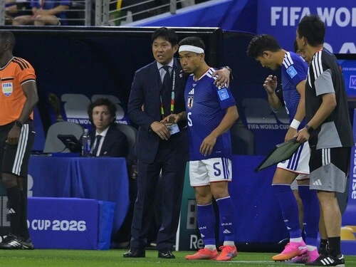 より多くの選手を起用してグループステージを突破したサッカー日本代表の森保一監督　photo by JMPA