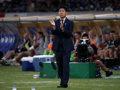 アイスランド戦の後半、選手を次々と交代させた森保一監督 photo by Toshio Yamazoe