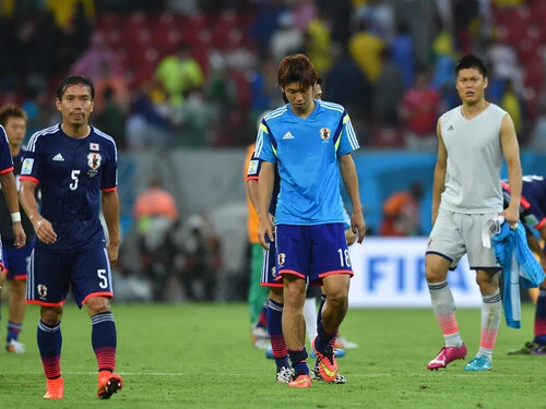 ブラジルワールドカップ初戦、コートジボワールに敗れた長友佑都ら日本代表の選手たち photo by JMPA
