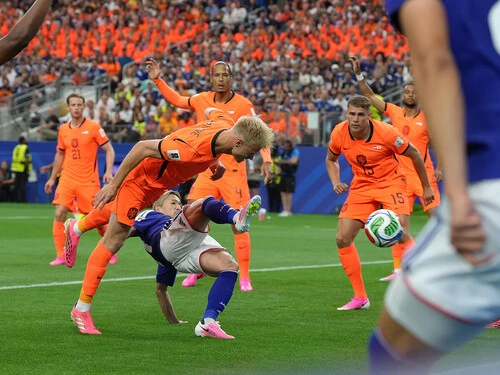 試合を優勢に進めたフィルジル・ファン・ダイクらオランダの選手たちだったが...... photo by Kazuhito Yamada/Kaz Photography