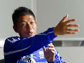 【Jリーグ】39歳で全試合フル出場。鉄人・服部年宏が語る「サッカー選手としての『運』」