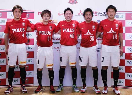 2013年、浦和レッズの新加入選手。左から那須大亮、関口訓充、森脇良太、興梠慎三、阪野豊史
