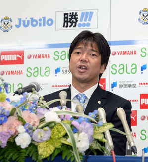 ジュビロ磐田の指揮官となって、早速チームを勝利に導いた名波浩監督。