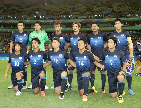 グループリーグで敗退したリオ五輪日本代表チーム　photo by JMPA