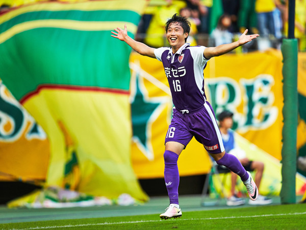 千葉のホームでゴールを奪って喜ぶ京都FWイ・ヨンジェ