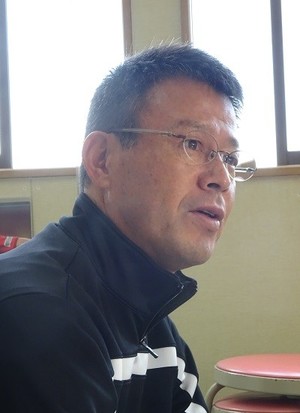 2001年シーズン、磐田のヘッドコーチを務めていた柳下氏　photo by Sportiva
