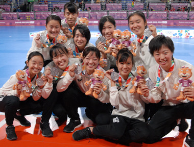 日本の女子高生が起こしたサプライズ。ユース五輪フットサルで銀メダル
