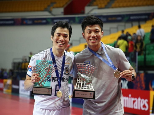 大会MVPを獲得した吉川智貴（写真左）と、得点王の清水和也（同右）