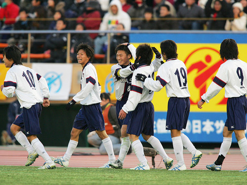 野洲高校のキャプテンとして、チームを引っ張っていた金本竜市（写真中央）