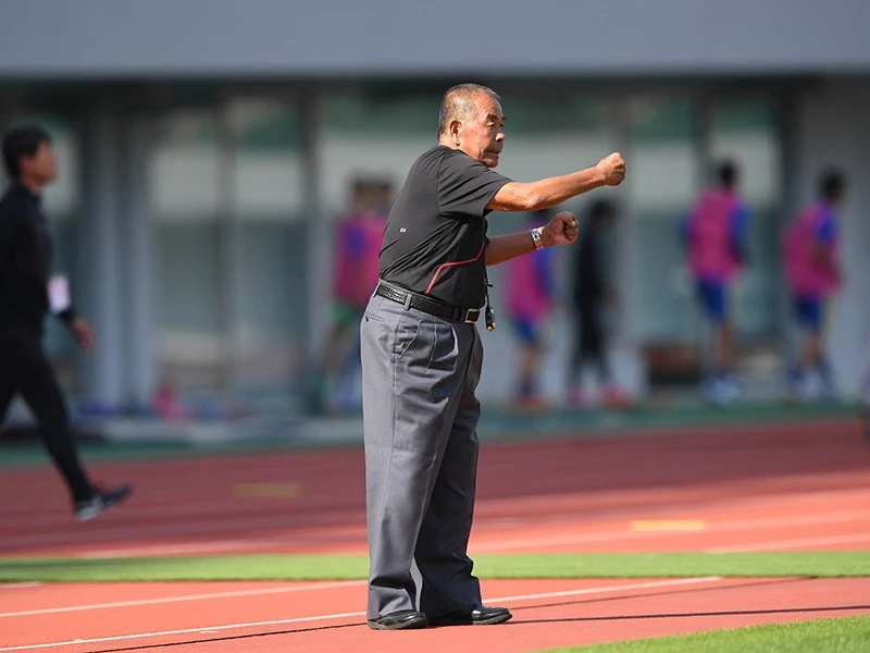 名将・小嶺忠敏は変化を恐れず。選手に寄り添う指導で今年も全国へキーワードSportiva Presents編集部のオススメ人気記事ランキングこの記事を読んだ人にオススメSportiva Presentsスペシャルコンテンツ注目フォト