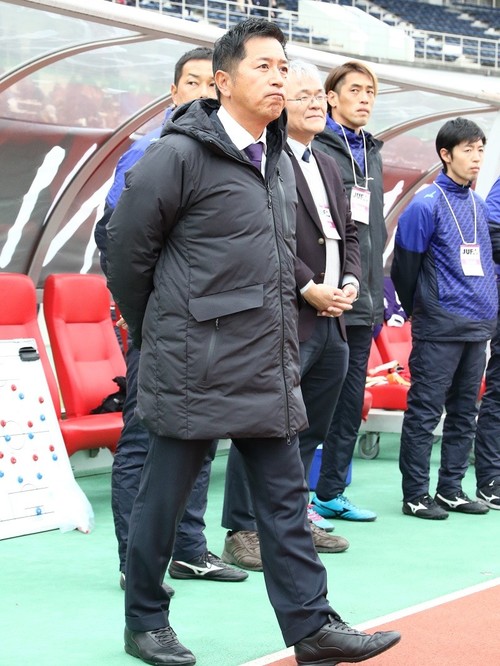 明大サッカー部を今季大学３冠に導いた、栗田大輔監督