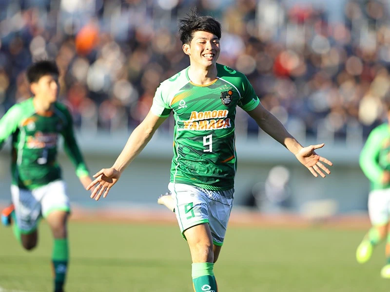 青森山田が自慢の 飛び道具 で圧勝 選手権連覇へ揺るぎない強さ Jリーグ他 集英社のスポーツ総合雑誌 スポルティーバ 公式サイト Web Sportiva 青森山田が自慢の 飛び道具 で圧勝 選手権連覇へ揺るぎない強さ Jリーグ他 集英社のスポーツ総合雑誌 スポルティーバ 公式サイト Web Sportiva