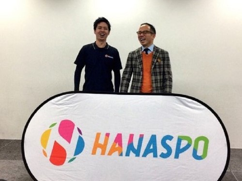 Hanaspoについて説明した高濱正伸（右）と新山智也（左）　photo by Kinoshita Jun