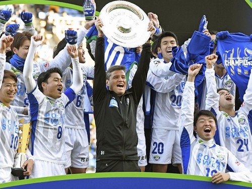 つなぐ徳島 と 強度の福岡 昇格２チームはj1で生き残れるか Jリーグ他 集英社のスポーツ総合雑誌 スポルティーバ 公式サイト Web Sportiva