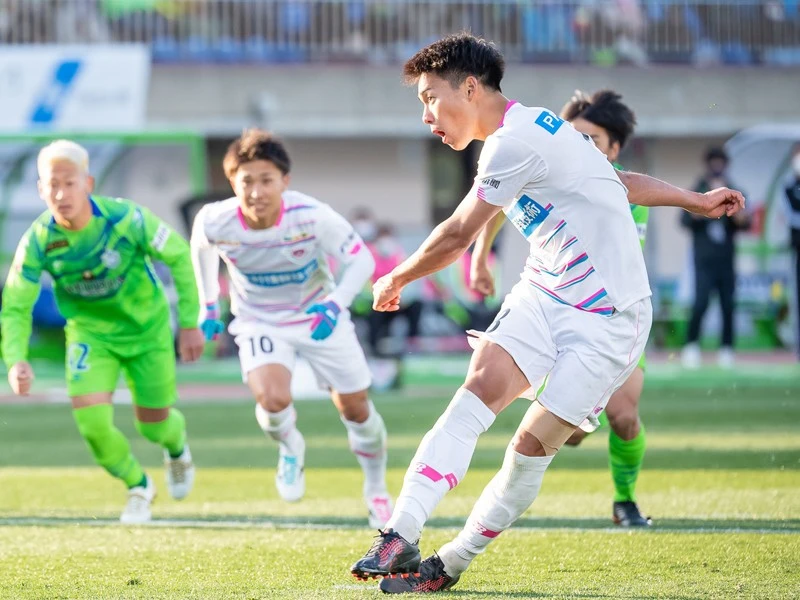 熾烈なj１サバイバルも開始 鳥栖と湘南が残留するためには何が必要か Jリーグ他 集英社のスポーツ総合雑誌 スポルティーバ 公式サイト Web Sportiva