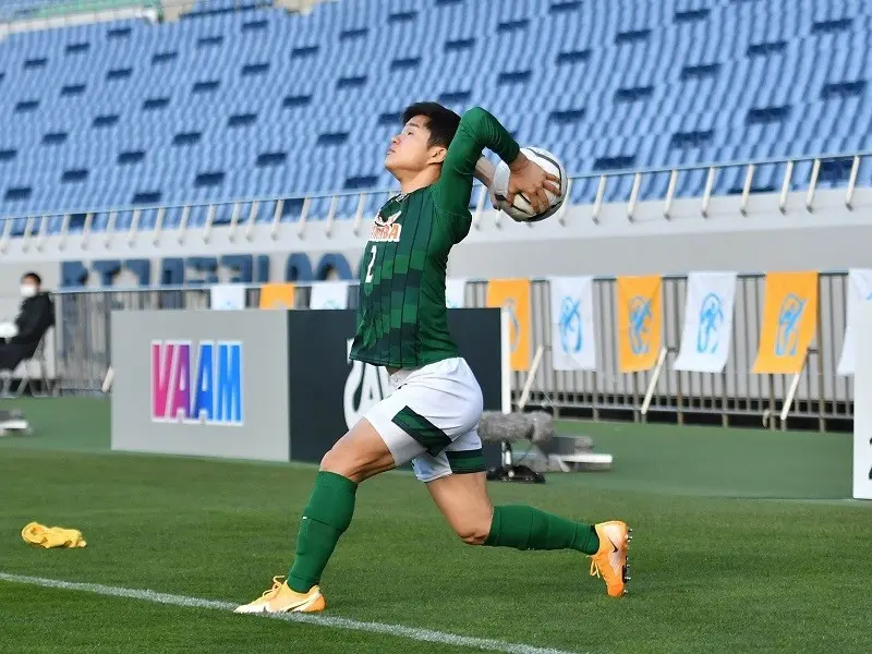 高校サッカー選手権のロングスロー あれってファウルじゃない 年度人気記事 Jリーグ他 集英社のスポーツ総合雑誌 スポルティーバ 公式サイト Web Sportiva