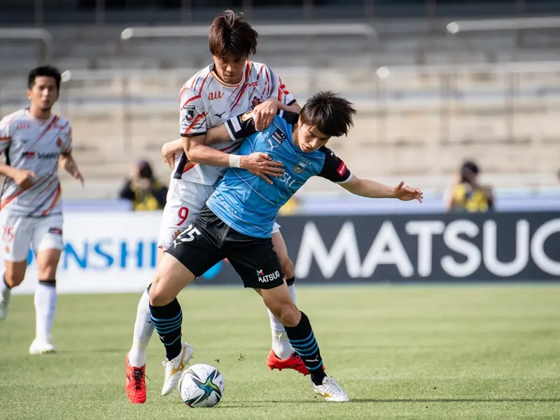 柏gkキム スンギュが川崎f宮城天のダイレクトシュートをビッグセーブ 集英社のスポーツ総合雑誌 スポルティーバ 公式サイト Web Sportiva 柏gkキム スンギュが川崎f宮城天のダイレクトシュートをビッグセーブ 集英社のスポーツ総合雑誌 スポルティーバ 公式サイト Web Sportiva