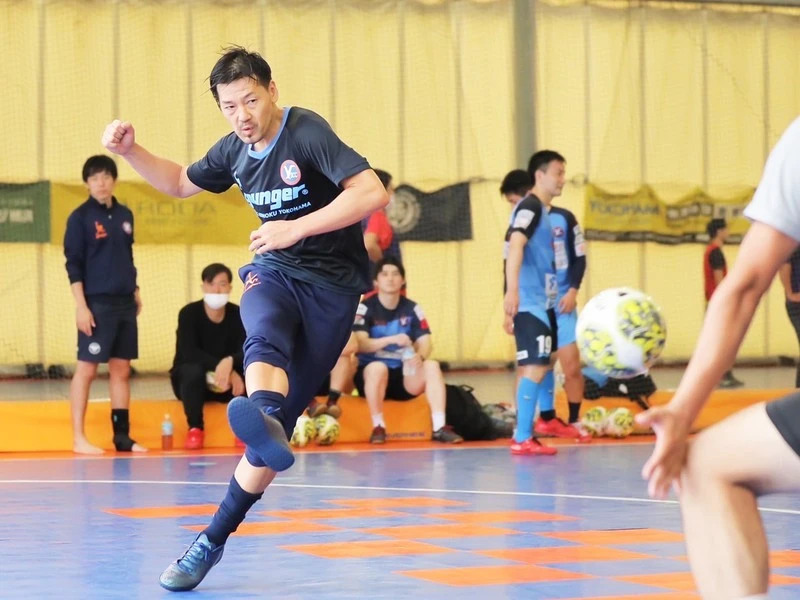 松井大輔の挑戦にカズ 面白いじゃん サッカーとフットサルの二刀流もある Jリーグ他 集英社のスポーツ総合雑誌 スポルティーバ 公式サイト Web Sportiva