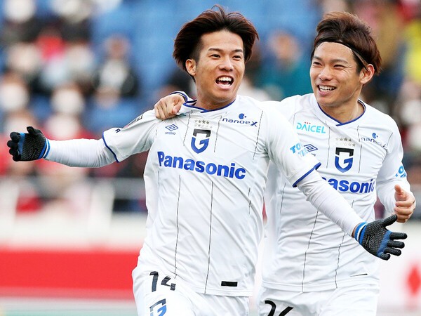 福田湧矢（左）のゴールで今季初勝利を掴んだガンバ大阪
