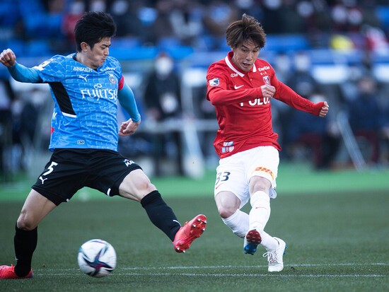 富士フィルムスーパーカップは江坂任（写真右）が２ゴールを決めて浦和レッズが勝利した