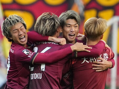 優勝を決めた大迫勇也らヴィッセル神戸の選手たちphoto by Masashi Hara/Getty Images