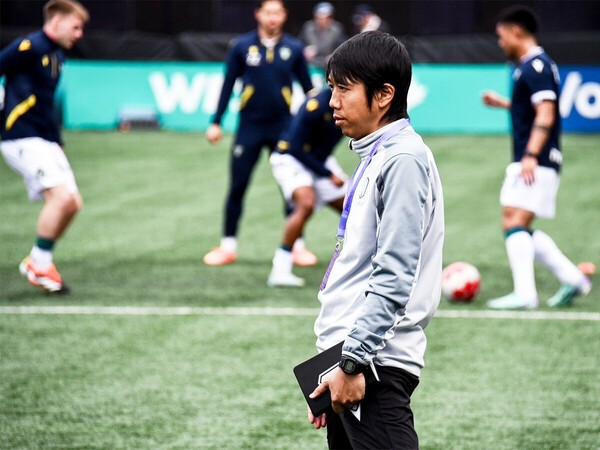 チームの指導方法をひたすら見ることに集中した　photo by Pacific FC