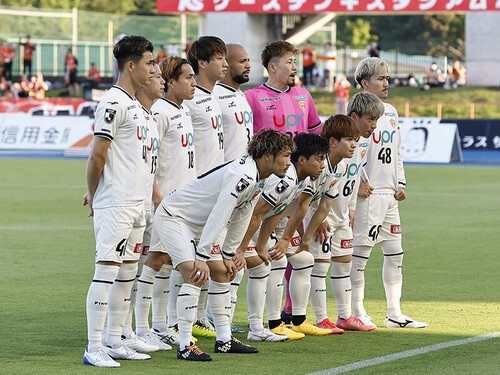 J2リーグで現在（第22節終了時点）７位と健闘しているレノファ山口FCのイレブン photo by J.LEAGUE/J.LEAGUE via Getty Image