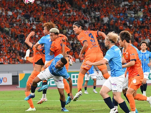 横浜FC戦でゴールを狙う高橋祐治（清水エスパルス） photo by Kishiku Torao