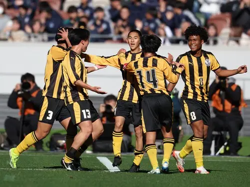 東福岡を３－１で下して決勝へ駒を進めた前橋育英　photo by Takahashi Manabu