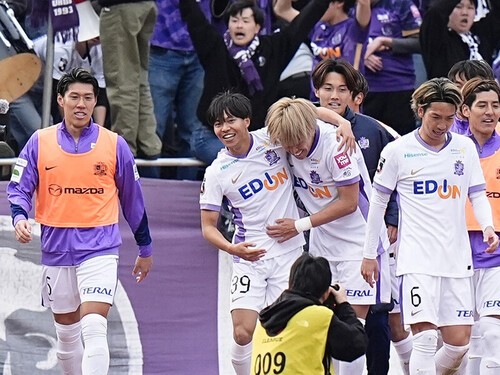開幕戦でFC町田ゼルビアに逆転勝利を飾ったサンフレッチェ広島 photo by Kyodo news
