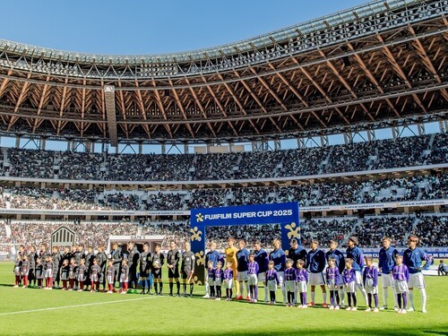 FUJIFILM SUPER CUPが行なわれた国立競技場には、５万3343人の観客が集まった　photo by Sano Miki