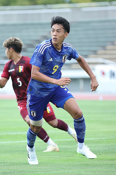 今季、ブレイクが期待される18歳のストライカー、鈴木大馳（サガン鳥栖）photo by AFLO