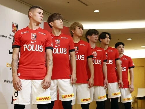 マテウス・サヴィオ（写真左）をはじめとした浦和レッズの新加入選手たち　photo by AFLO
