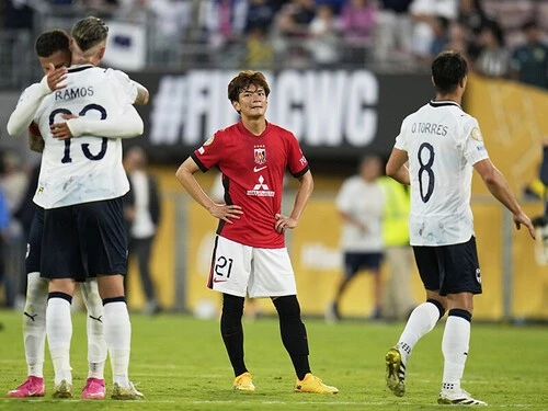 浦和レッズ戦の勝利を喜ぶモンテレイの選手たち photo by AP／AFLO