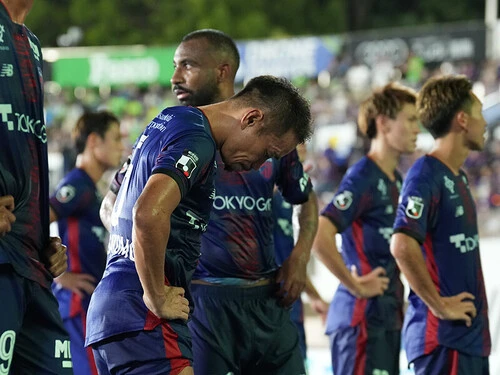 試合終了間際に湘南ベルマーレに同点に追いつかれ、呆然とするFC東京の選手たちphoto by J.LEAGUE/J.LEAGUE via Getty Images