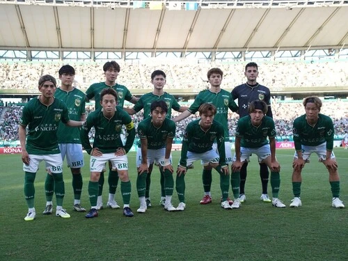主力が退団した東京ヴェルディ。シーズン終盤戦は苦しい戦いになるか　photo by Getty Images