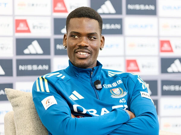 笑顔を交えながらインタビューに応じるジャン・クルード　photo by Shogo Murakami