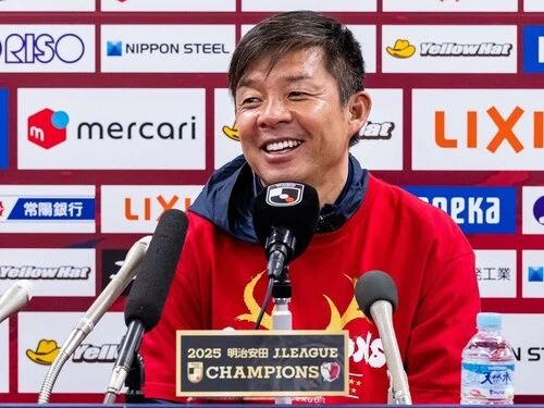 鹿島アントラーズを優勝に導いた鬼木達監督　photo by Sano Miki
