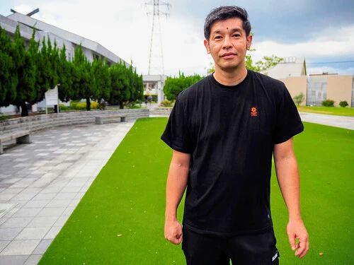 故郷の鹿児島に戻り、「サッカースクールができたら」と語る田原豊 photo by Kurihara Masao