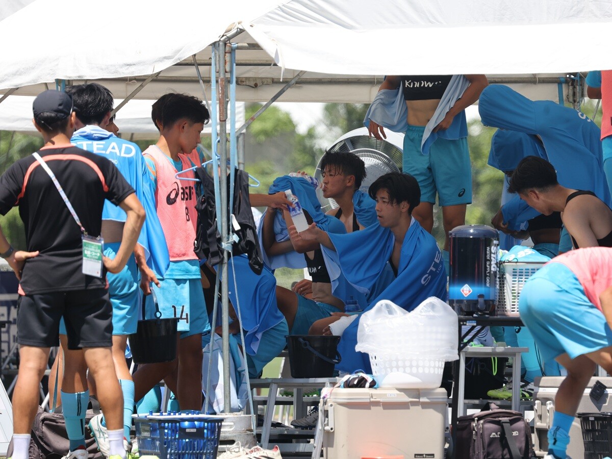 真夏の高校サッカーインターハイに大会廃止の動き 猛暑に揺れる現場と全国大会の意義を考える